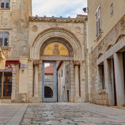 Porec - Basilique Euphrasienne - Entrance A Découvrir en Croatie - Porec