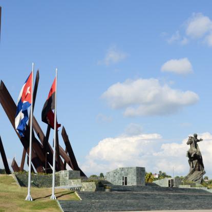 Santiago De Cuba - Place De La Révolution A Découvrir à Cuba - Santiago de Cuba