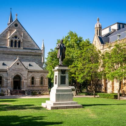 Adelaide - Goodman Crescent square and Elder Hall A Découvrir en Australie - Adélaïde