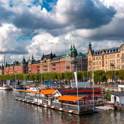 Stockholm - Vue panoramique du boulevard Strandvagen sur Ostermalm du pont Djurgardsbron A Découvrir en Suède - Stockholm