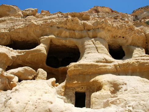 Matala - Anciennes Sépultures A Découvrir en Crète - La Plaine de la Messara