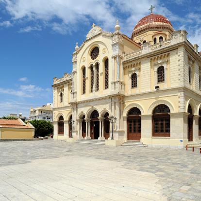 Héraklion - Façade De La Cathédrale Saint-Ménas A Découvrir en Crète - Héraklion