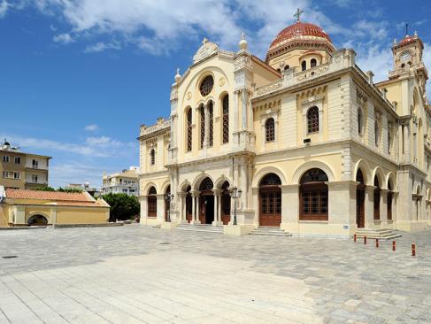Héraklion - Façade De La Cathédrale Saint-Ménas A Découvrir en Crète - Héraklion