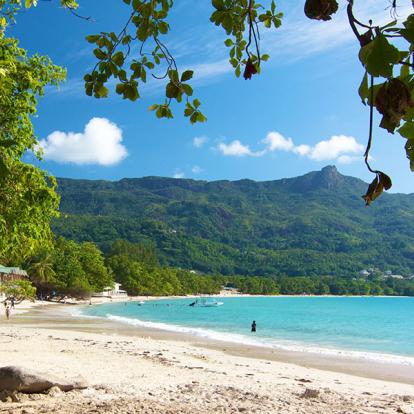 A Découvrir aux Seychelles - La Plage de Beau Vallon