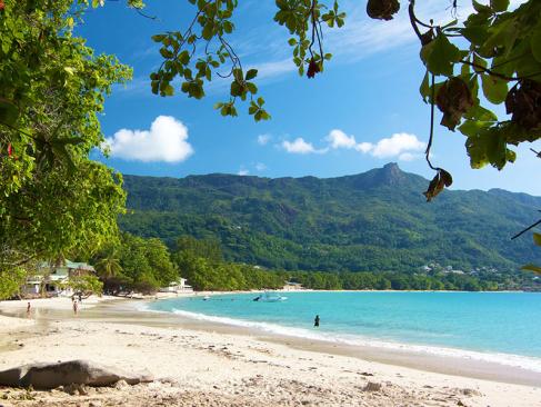 A Découvrir aux Seychelles - La Plage de Beau Vallon