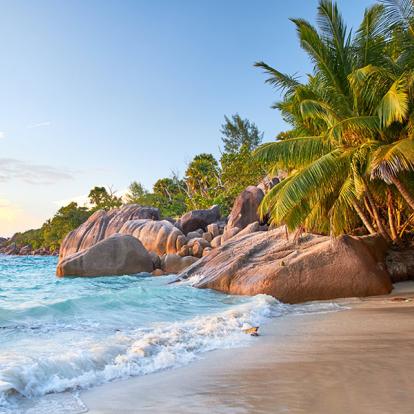 A Découvrir aux Seychelles - L'Anse Lazio sur Praslin