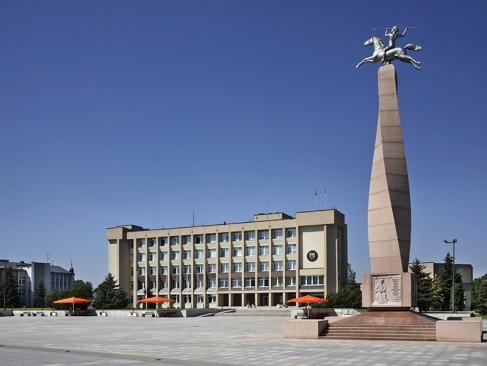 Marijampole - Basanavicius Square A Découvrir en Lituanie - Marijampolé