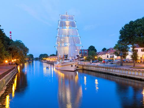 Klaipeda - Bateau-restaurant Amarré Sur La Rivière Danes A Découvrir en Lituanie - Klaipeda