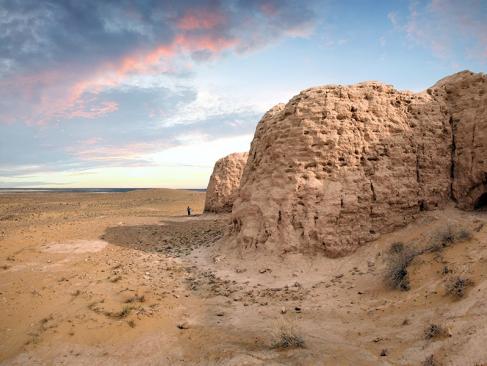 Ruines De L'ancienne Forteresse De Khorezm Ayaz Kala Dans Le Désert De Kyzylkum A Découvrir en Ouzbékistan - Le Désert du Kyzyl-Koum