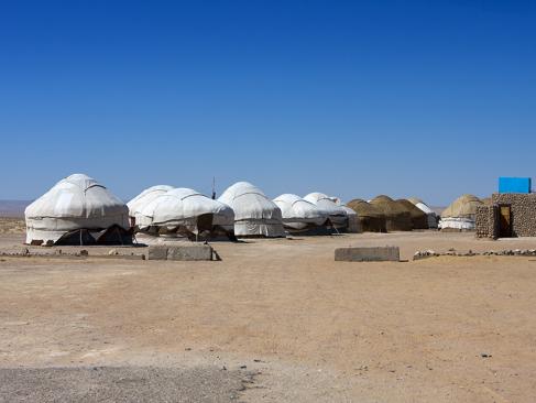 Yourtes Dans Le Désert De Kyzylkoum A Découvrir en Ouzbékistan - Le Désert du Kyzyl-Koum