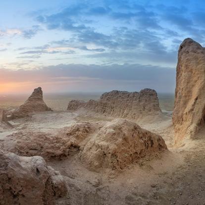 Ruines De L'ancienne Forteresse De Khorezm Ayaz Kala Dans Le Désert De Kyzylkum A Découvrir en Ouzbékistan - Le Désert du Kyzyl-Koum