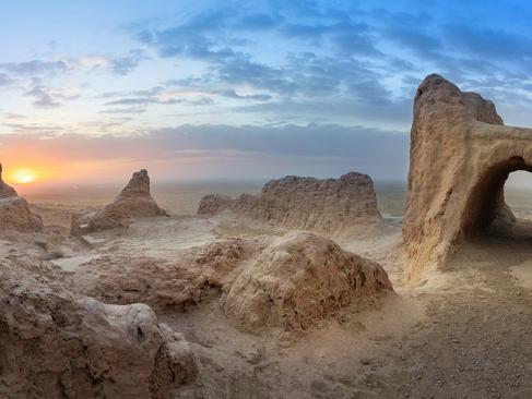 Ruines De L'ancienne Forteresse De Khorezm Ayaz Kala Dans Le Désert De Kyzylkum A Découvrir en Ouzbékistan - Le Désert du Kyzyl-Koum