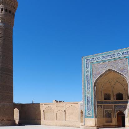 Boukhara - Minaret Et Entrée De La Mosquée Kalyan A Découvrir en Ouzbékistan - Boukhara