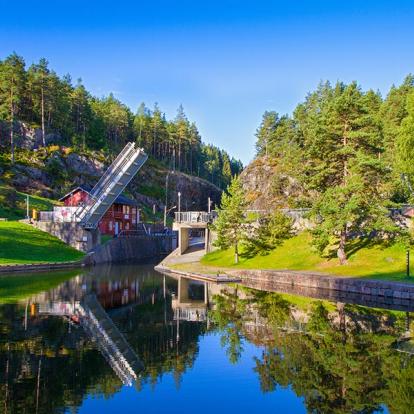 Canal Du Télémark Avec Anciennes écluses A Découvrir en Norvège - Le Telemark