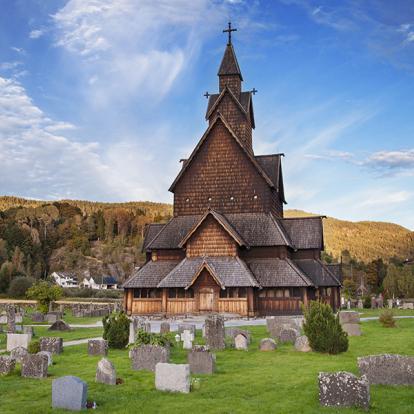 Glise En Bois Debout De Heddal A Découvrir en Norvège - Stavkirke