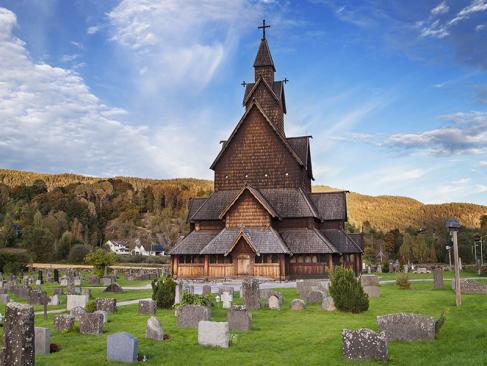 Glise En Bois Debout De Heddal A Découvrir en Norvège - Stavkirke
