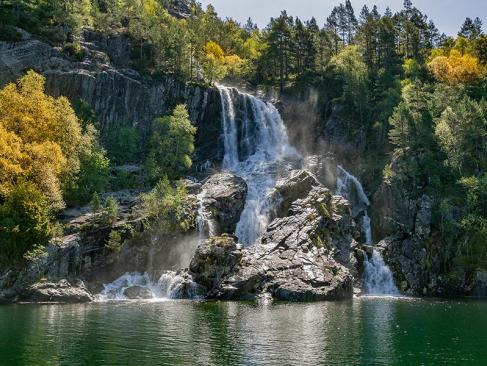 Cascade Dans Le Lysefjord, Près De Stavanger A Découvrir en Norvège - Lysefjord