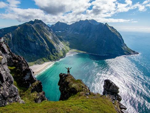 Plage De Kvalvika Aux Lofoten A Découvrir en Norvège - Les îles Lofoten