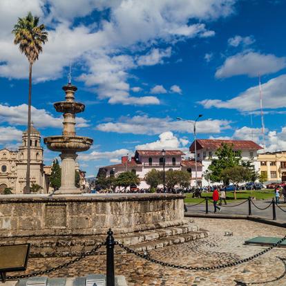 Cajamarca - Plaza De Armas Avec La Cathédrale A Découvrir au Pérou - Cajamarca