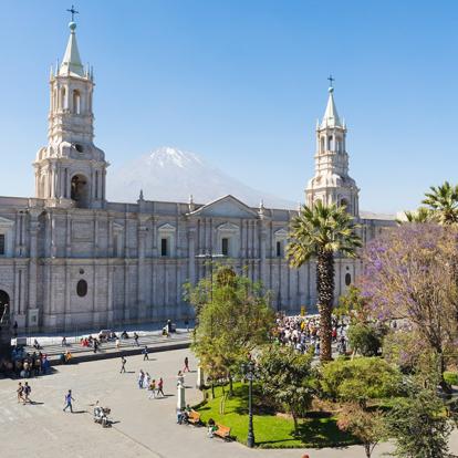 Arequipa - Basilique Cathédrale Et Volcan Misti A Découvrir au Pérou - Arequipa