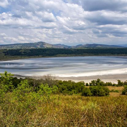 Parc National De La Reine Elizabeth - Lac De Cratère A Découvrir en Ouganda - Le Parc National de la Reine Elizabeth