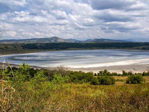 Parc National De La Reine Elizabeth - Lac De Cratère A Découvrir en Ouganda - Le Parc National de la Reine Elizabeth