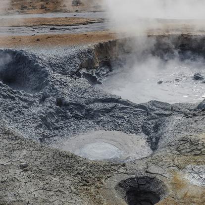 Source de vapeur et de boue dans la zone géothermique de Namafjall A Découvrir en Islande - Le Lac Myvatn