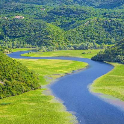 Rivière Rijeka Crnojevica dans le parc national du lac de Skadar A Découvrir au Monténégro - Rijeka Crnojevica