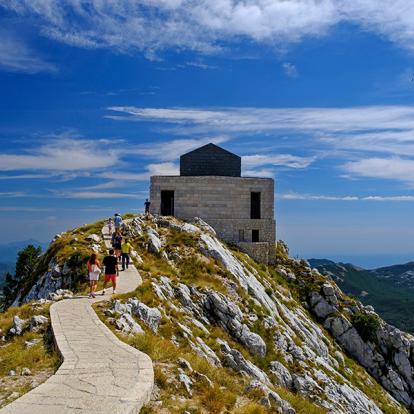 Parc National De Lovcen. Mausolée De Negosh A Découvrir au Monténégro - Le Mont Lovćen