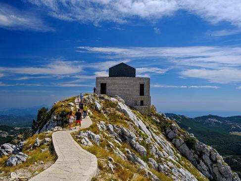 Parc National De Lovcen. Mausolée De Negosh A Découvrir au Monténégro - Le Mont Lovćen