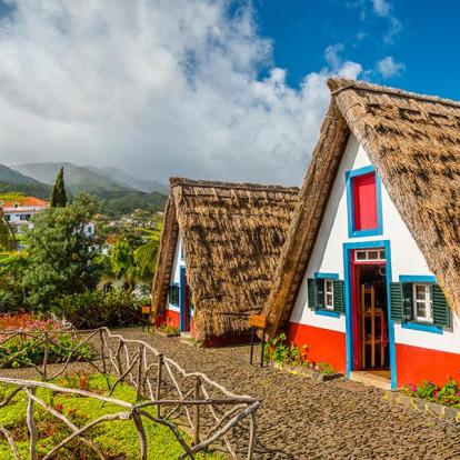 Santana - Maisons Au Toit De Chaume Historiques Traditionnelles A Découvrir à Madère - Santana