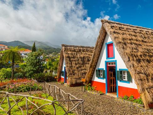 Santana - Maisons Au Toit De Chaume Historiques Traditionnelles A Découvrir à Madère - Santana