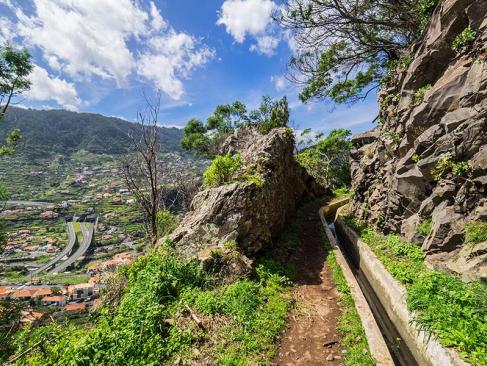 Marcher Seul Sur Une Levada à Madère A Découvrir à Madère - Santana