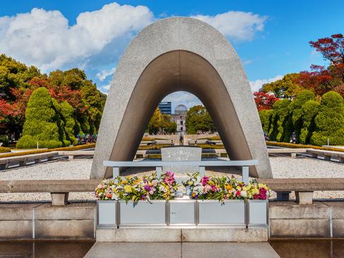 Hiroshima - Cénotaphe Du Parc De La Paix D'Hiroshima A Découvrir au Japon - Hiroshima
