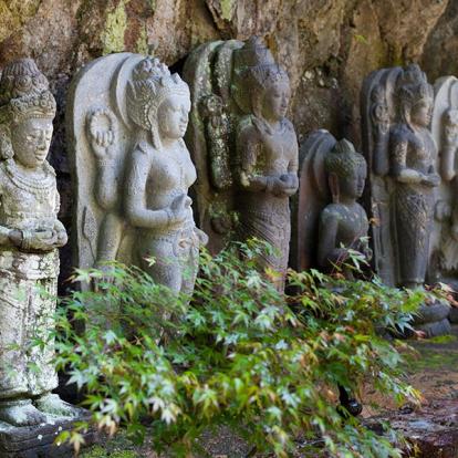 Hiroshima - Statues De Pierre Au Temple Mitaki Dera A Découvrir au Japon - Hiroshima