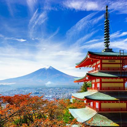 Mont Fuji Avec La Pagode Churei , Fujiyoshida A Découvrir au Japon - Le Mont Fuji