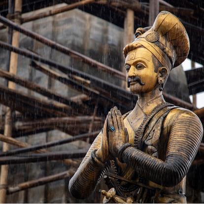 Bhaktapur - Statue Of King Bhupatindra Malla A Découvrir au Népal - Bhaktapur