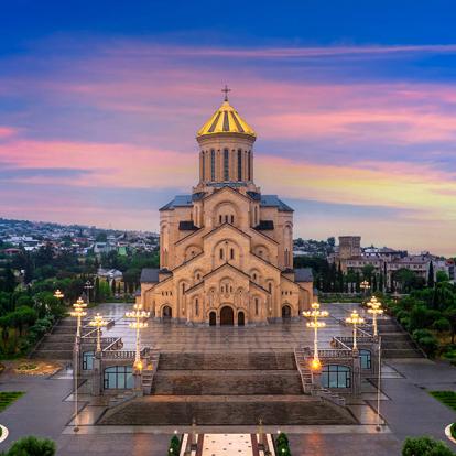 Tbilissi - Cathédrale De La Sainte Trinité A Découvrir en Géorgie - Tbilissi