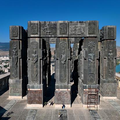Tbilissi - The Chronicle Of Georgia A Découvrir en Géorgie - Tbilissi