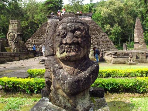 A Découvrir en Indonésie - Candi Sukuh à Java