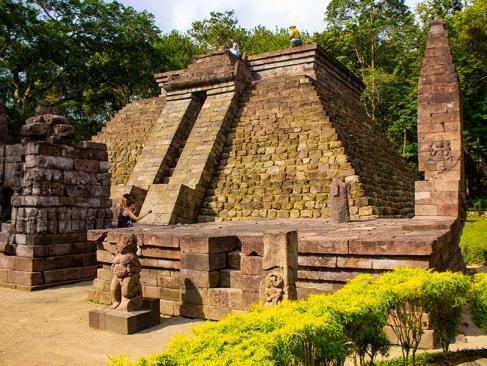 A Découvrir en Indonésie - Candi Sukuh à Java