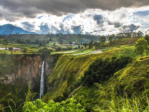Sumatra - Région Du Lac Toba - Cascade A Découvir en Indonésie - Le Lac Toba