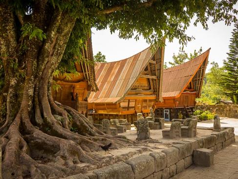 Sumatra - Lac Toba - Maisons Bataknaises Traditionnelles à Tomok, Samosir A Découvir en Indonésie - Le Lac Toba