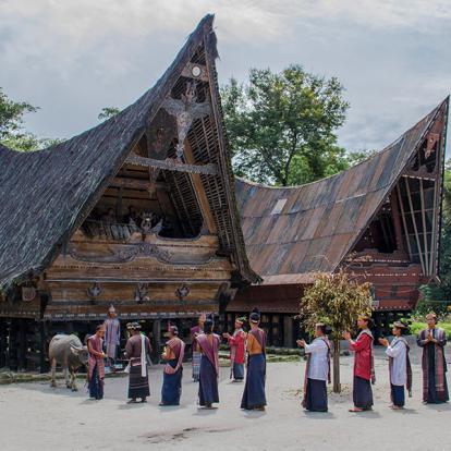 Sumatra - Lac Toba - Tortor Dance (typique De La Tribu Batak) Sur L'île De Samosir A Découvir en Indonésie - Le Lac Toba