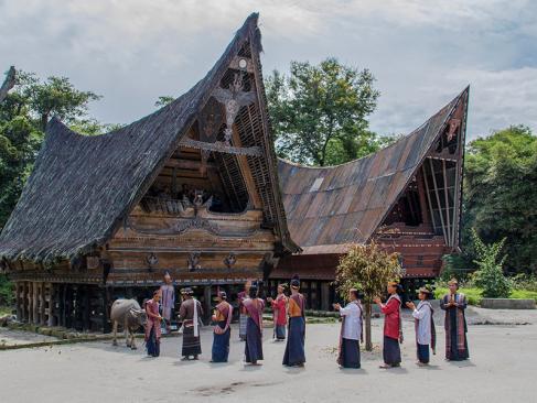 Sumatra - Lac Toba - Tortor Dance (typique De La Tribu Batak) Sur L'île De Samosir A Découvir en Indonésie - Le Lac Toba