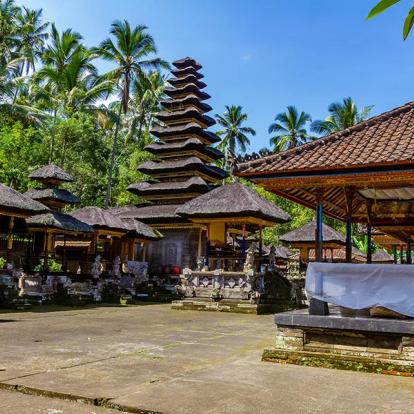 Bali - Pura Kehen - Cour intérieure avec pagodes et autels A Découvrir en Indonésie - Pura Kehen
