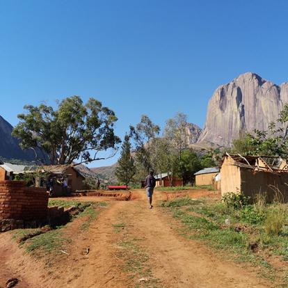 Vallée De Tsaranoro Depuis Le Camp De Tsara, Ambalavao A Découvrir à Madagascar - La Vallée du Tsaranoro