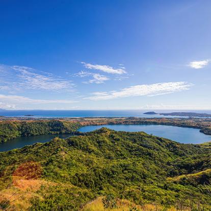 Nosy Be - Vue Du Mont Passot Au Dessus Du Lac De Cratère Lac Amparihibe A Découvrir à Madagascar - Nosy Be