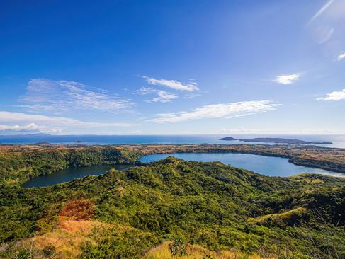 Nosy Be - Vue Du Mont Passot Au Dessus Du Lac De Cratère Lac Amparihibe A Découvrir à Madagascar - Nosy Be