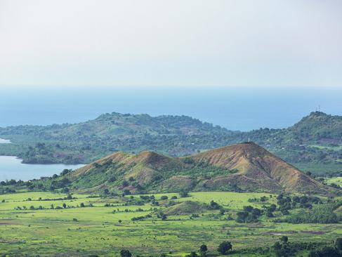 Vue Des Montagnes De Nosy Be Depuis Le Mont Passot A Découvrir à Madagascar - Nosy Be